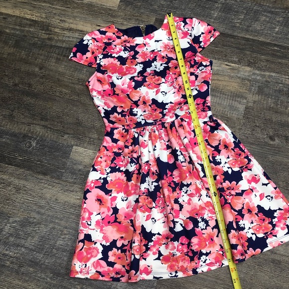 Floral short sleeve sheer back stretchy dress - Picture 6 of 7